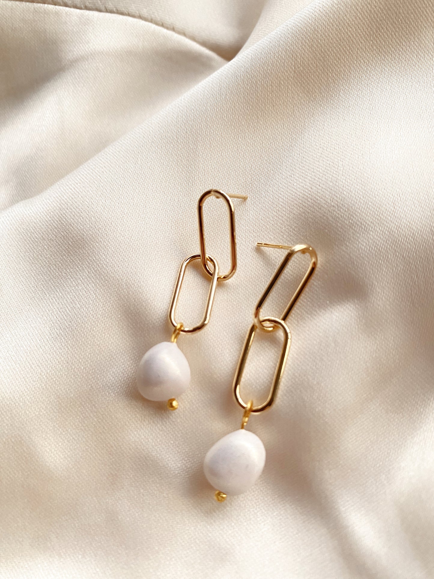 Chain Link Pearl Earring